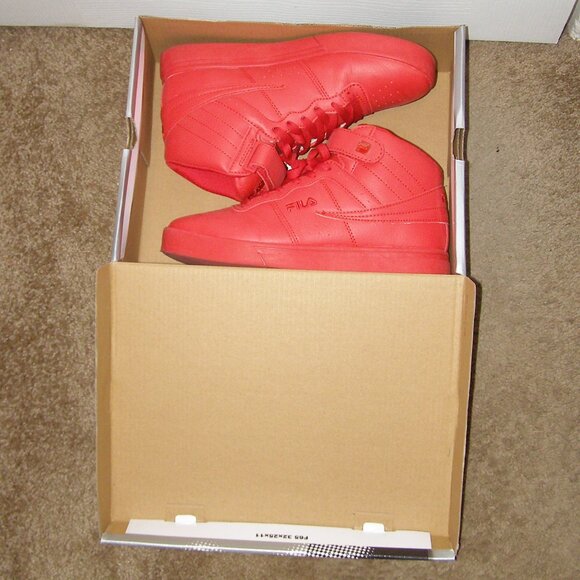 FILA Size 8.5 womens Low Top Sneakers With Box - Picture 2 of 16